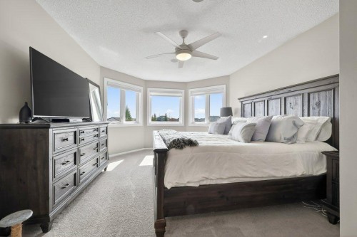 7 Henderson Bay Ne, Langdon, AB - Indoor Photo Showing Bedroom
