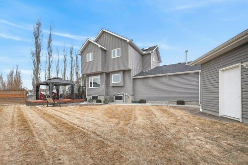7 Henderson Bay Ne, Langdon, AB - Outdoor