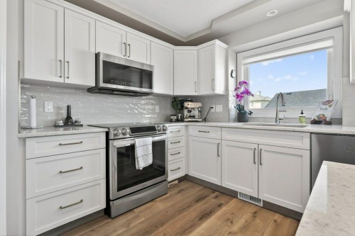 7 Henderson Bay Ne, Langdon, AB - Indoor Photo Showing Kitchen With Upgraded Kitchen