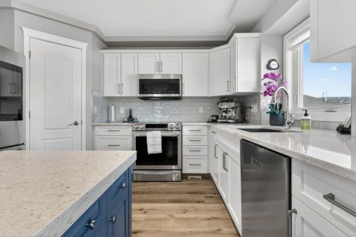 7 Henderson Bay Ne, Langdon, AB - Indoor Photo Showing Kitchen With Upgraded Kitchen