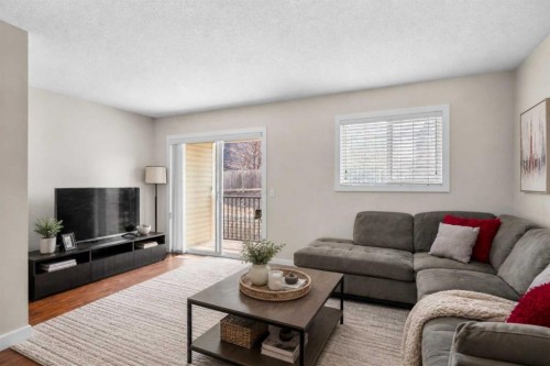 89 Pantego Lane Nw, Calgary, AB - Indoor Photo Showing Living Room