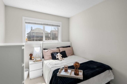 89 Pantego Lane Nw, Calgary, AB - Indoor Photo Showing Bedroom