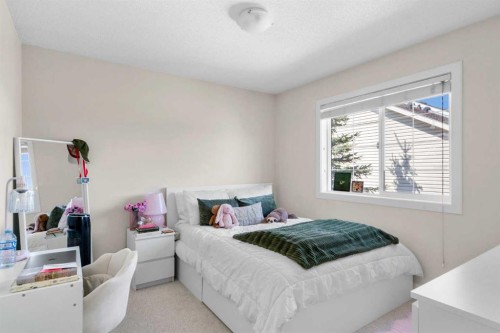 89 Pantego Lane Nw, Calgary, AB - Indoor Photo Showing Bedroom