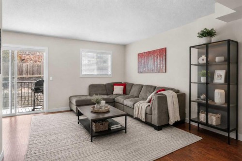 89 Pantego Lane Nw, Calgary, AB - Indoor Photo Showing Living Room