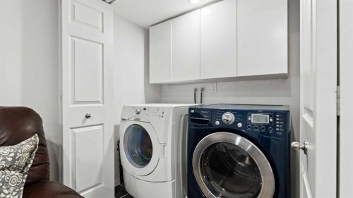 95 Elgin Meadows View Se, Calgary, AB - Indoor Photo Showing Laundry Room