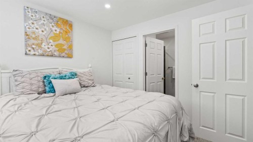 95 Elgin Meadows View Se, Calgary, AB - Indoor Photo Showing Bedroom