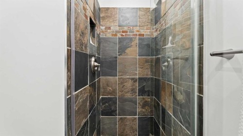 95 Elgin Meadows View Se, Calgary, AB - Indoor Photo Showing Bathroom