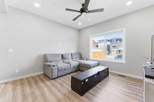 132 Highview Gate Se, Airdrie, AB - Indoor Photo Showing Living Room