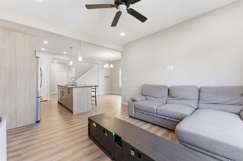 132 Highview Gate Se, Airdrie, AB - Indoor Photo Showing Living Room