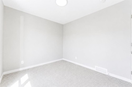 132 Highview Gate Se, Airdrie, AB - Indoor Photo Showing Other Room
