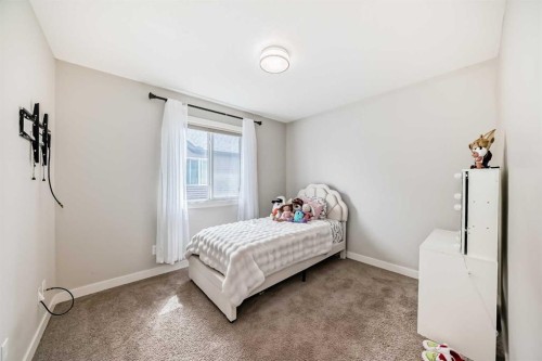 105 Sandpiper Point, Chestermere, AB - Indoor Photo Showing Bedroom