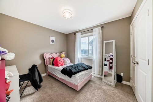 105 Sandpiper Point, Chestermere, AB - Indoor Photo Showing Bedroom