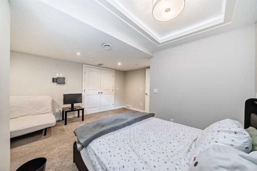 105 Sandpiper Point, Chestermere, AB - Indoor Photo Showing Bedroom