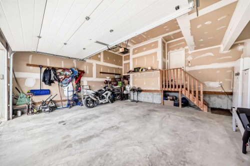 105 Sandpiper Point, Chestermere, AB - Indoor Photo Showing Garage
