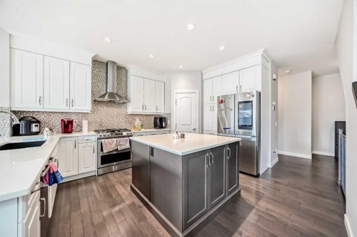 105 Sandpiper Point, Chestermere, AB - Indoor Photo Showing Kitchen With Upgraded Kitchen