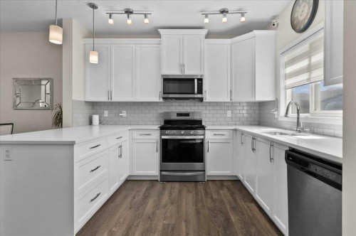589 Masters Road Se, Calgary, AB - Indoor Photo Showing Kitchen With Upgraded Kitchen