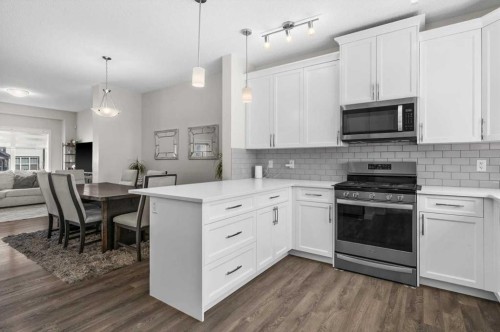 589 Masters Road Se, Calgary, AB - Indoor Photo Showing Kitchen With Upgraded Kitchen