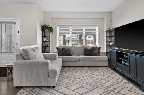 589 Masters Road Se, Calgary, AB - Indoor Photo Showing Living Room