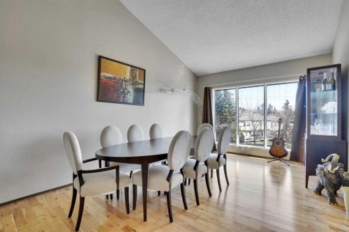 5819 Coach Hill Road Sw, Calgary, AB - Indoor Photo Showing Dining Room