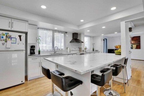 5819 Coach Hill Road Sw, Calgary, AB - Indoor Photo Showing Kitchen With Upgraded Kitchen