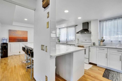 5819 Coach Hill Road Sw, Calgary, AB - Indoor Photo Showing Kitchen