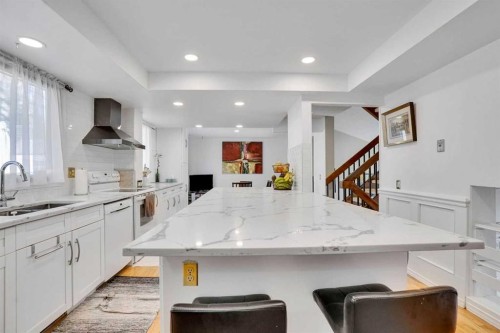 5819 Coach Hill Road Sw, Calgary, AB - Indoor Photo Showing Kitchen With Upgraded Kitchen
