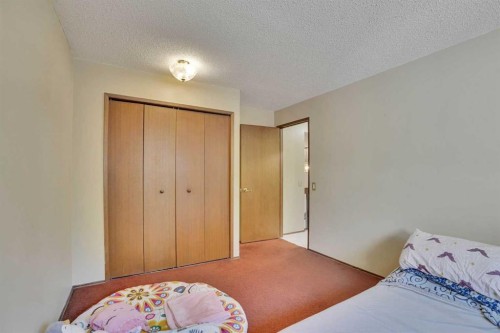 5819 Coach Hill Road Sw, Calgary, AB - Indoor Photo Showing Bedroom