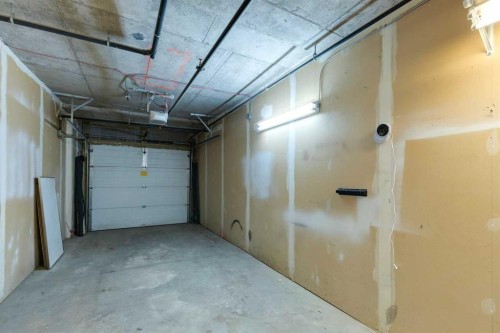 6-1729 34 Avenue Sw, Calgary, AB - Indoor Photo Showing Garage
