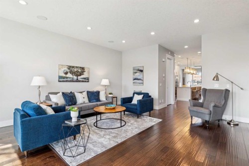2205 3 Avenue Nw, Calgary, AB - Indoor Photo Showing Living Room