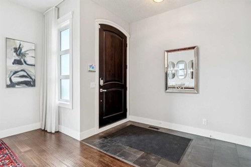 2205 3 Avenue Nw, Calgary, AB - Indoor Photo Showing Other Room