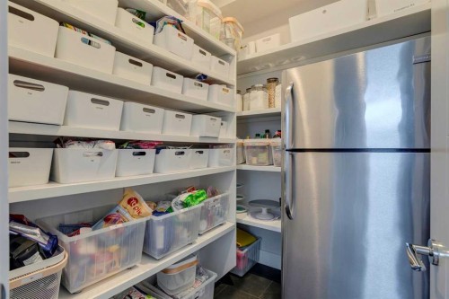 2205 3 Avenue Nw, Calgary, AB - Indoor