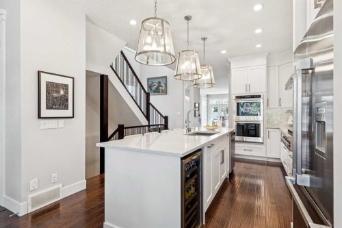 2205 3 Avenue Nw, Calgary, AB - Indoor Photo Showing Kitchen With Upgraded Kitchen