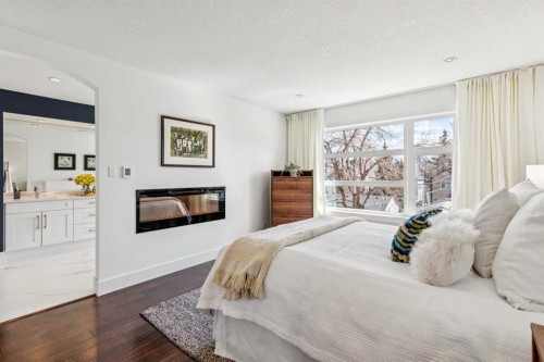 2205 3 Avenue Nw, Calgary, AB - Indoor Photo Showing Bedroom