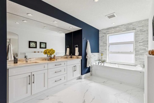 2205 3 Avenue Nw, Calgary, AB - Indoor Photo Showing Other Room