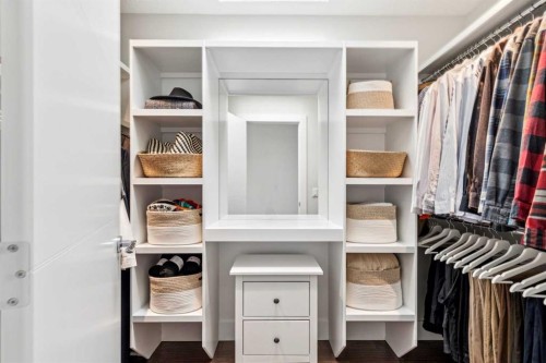 2205 3 Avenue Nw, Calgary, AB - Indoor With Storage