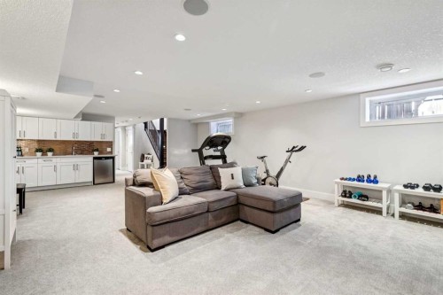 2205 3 Avenue Nw, Calgary, AB - Indoor