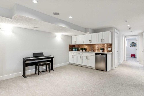 2205 3 Avenue Nw, Calgary, AB - Indoor Photo Showing Kitchen