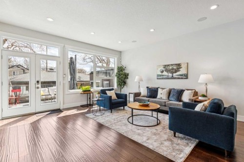 2205 3 Avenue Nw, Calgary, AB - Indoor Photo Showing Living Room