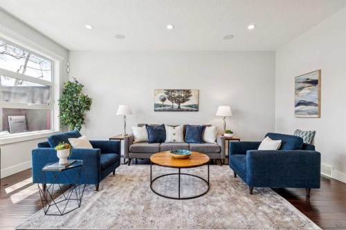 2205 3 Avenue Nw, Calgary, AB - Indoor Photo Showing Living Room