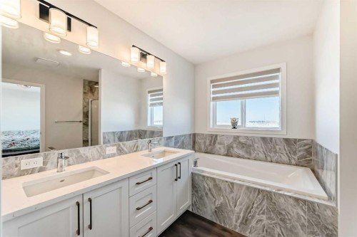 82 Magnolia Court Se, Calgary, AB - Indoor Photo Showing Bathroom
