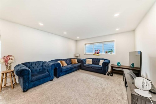 82 Magnolia Court Se, Calgary, AB - Indoor Photo Showing Living Room