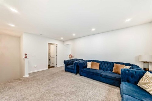 82 Magnolia Court Se, Calgary, AB - Indoor