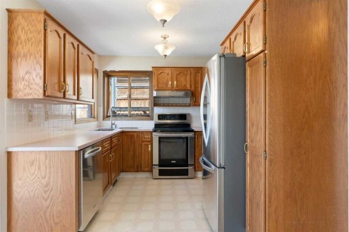 190 Hawkville Close Nw, Calgary, AB - Indoor Photo Showing Kitchen