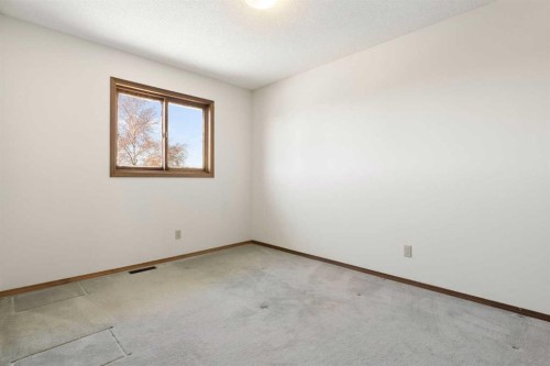 190 Hawkville Close Nw, Calgary, AB - Indoor Photo Showing Other Room