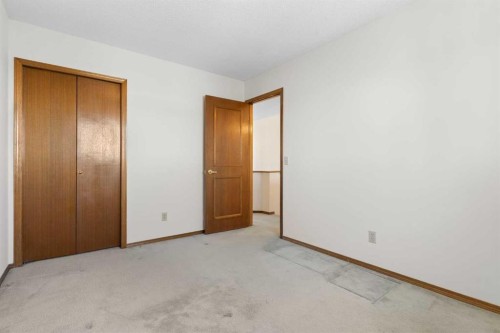 190 Hawkville Close Nw, Calgary, AB - Indoor Photo Showing Other Room