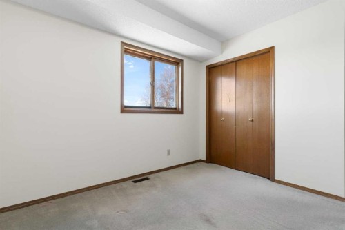 190 Hawkville Close Nw, Calgary, AB - Indoor Photo Showing Other Room