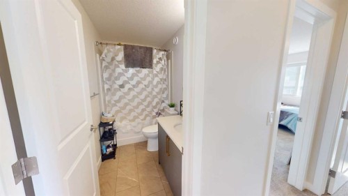 115 Magnolia Drive Se, Calgary, AB - Indoor Photo Showing Bathroom