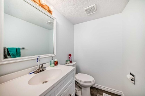 365 Whitlock Way Ne, Calgary, AB - Indoor Photo Showing Bathroom