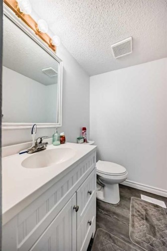 365 Whitlock Way Ne, Calgary, AB - Indoor Photo Showing Bathroom