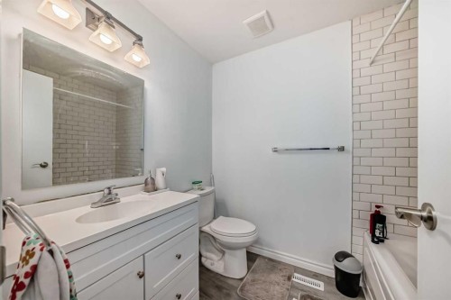 365 Whitlock Way Ne, Calgary, AB - Indoor Photo Showing Bathroom
